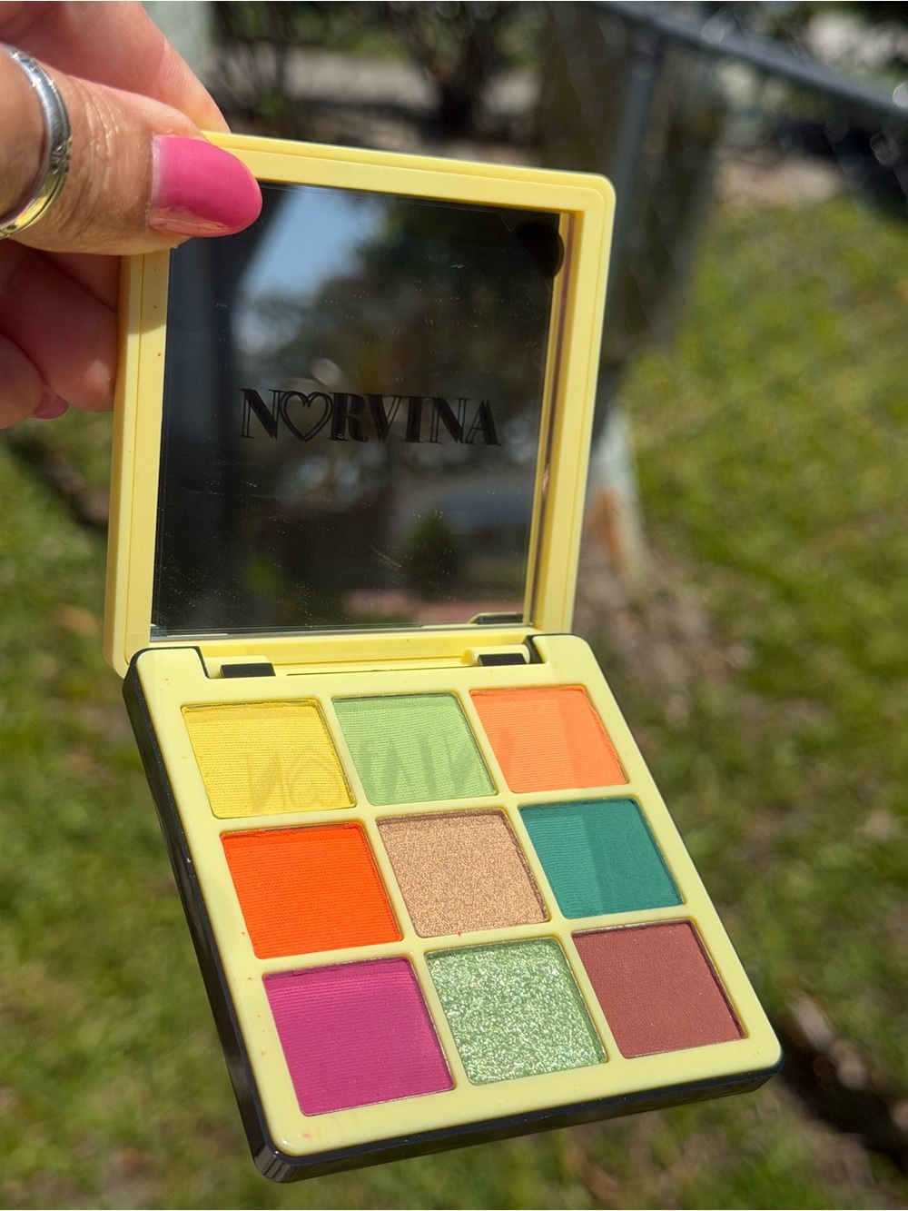 ANASTASIA BEVERLY HILLS ABH Mini Pro Pigment NORVINA Vol.2 Eyeshadow Palette - Picture 4 of 10
